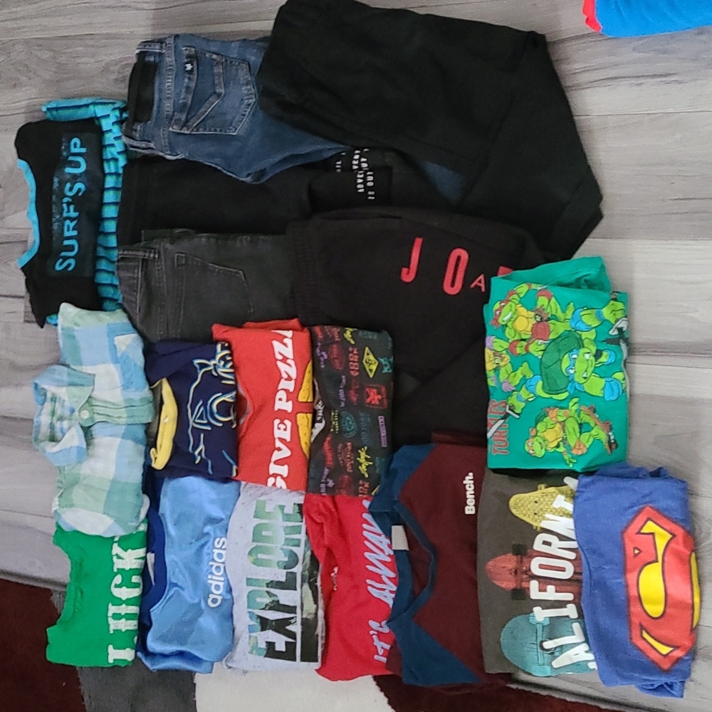 Huge 17 pc Lot Boys Medium sz clothes